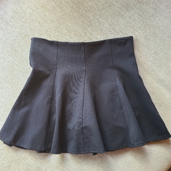 French Kiss Skorts! Black, Size Medium - Picture 3 of 3